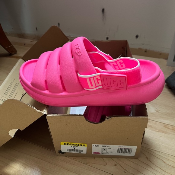 UGG Bright Pink Slide Sandals NWT - Picture 5 of 7